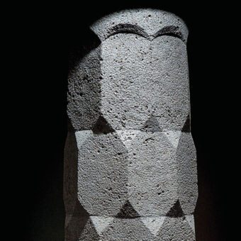 mármol, elemento arquitectónico, arquitectura, artesanía, calidad, interior- clásico- geometría- luz- sombras- pieza-basamento